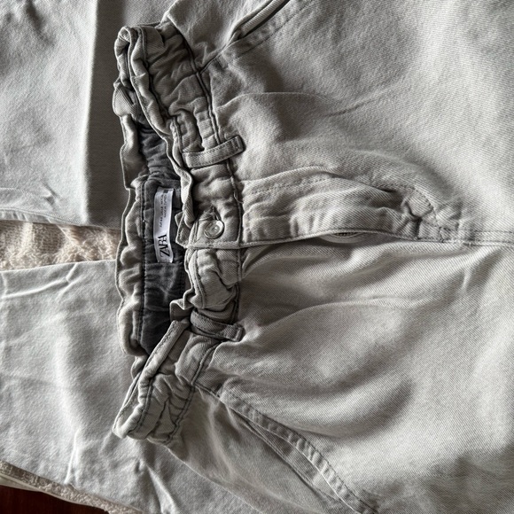 Zara Light Gray Denim Jeans - Picture 2 of 3